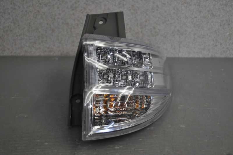 右 テールランプ テールライト (AHR20 ACR50) エスティマ ハイブリッド