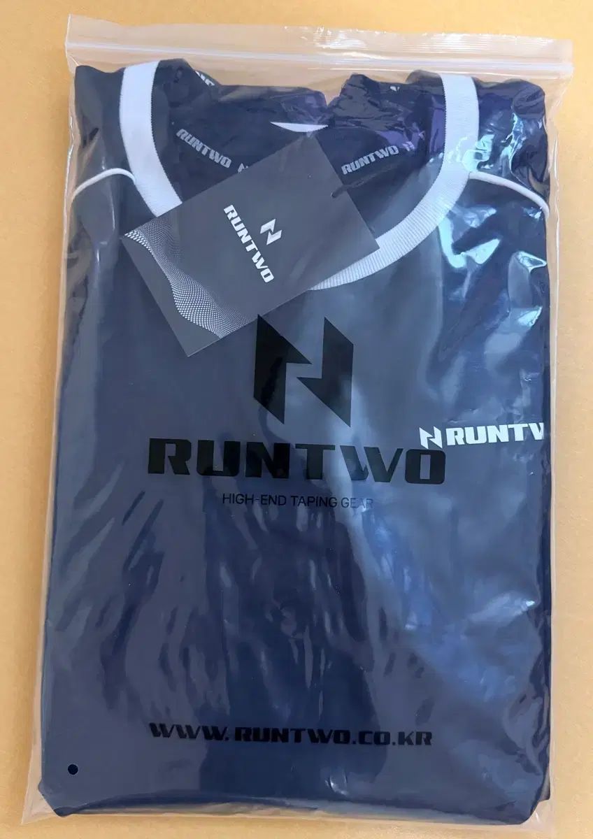 RUNトゥ ウィンドブレーカー Tシャツ ユニセックス バドミントン テニス 卓球 機能性 スポーツウェア