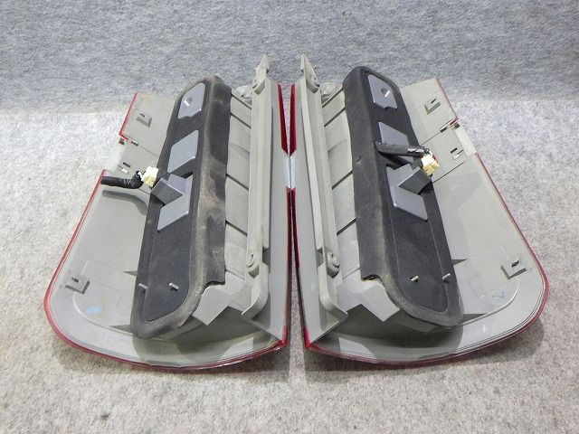 ノア テール左右 AZR60/65 後期 28-184 81550-28340 LED玉切れ無し