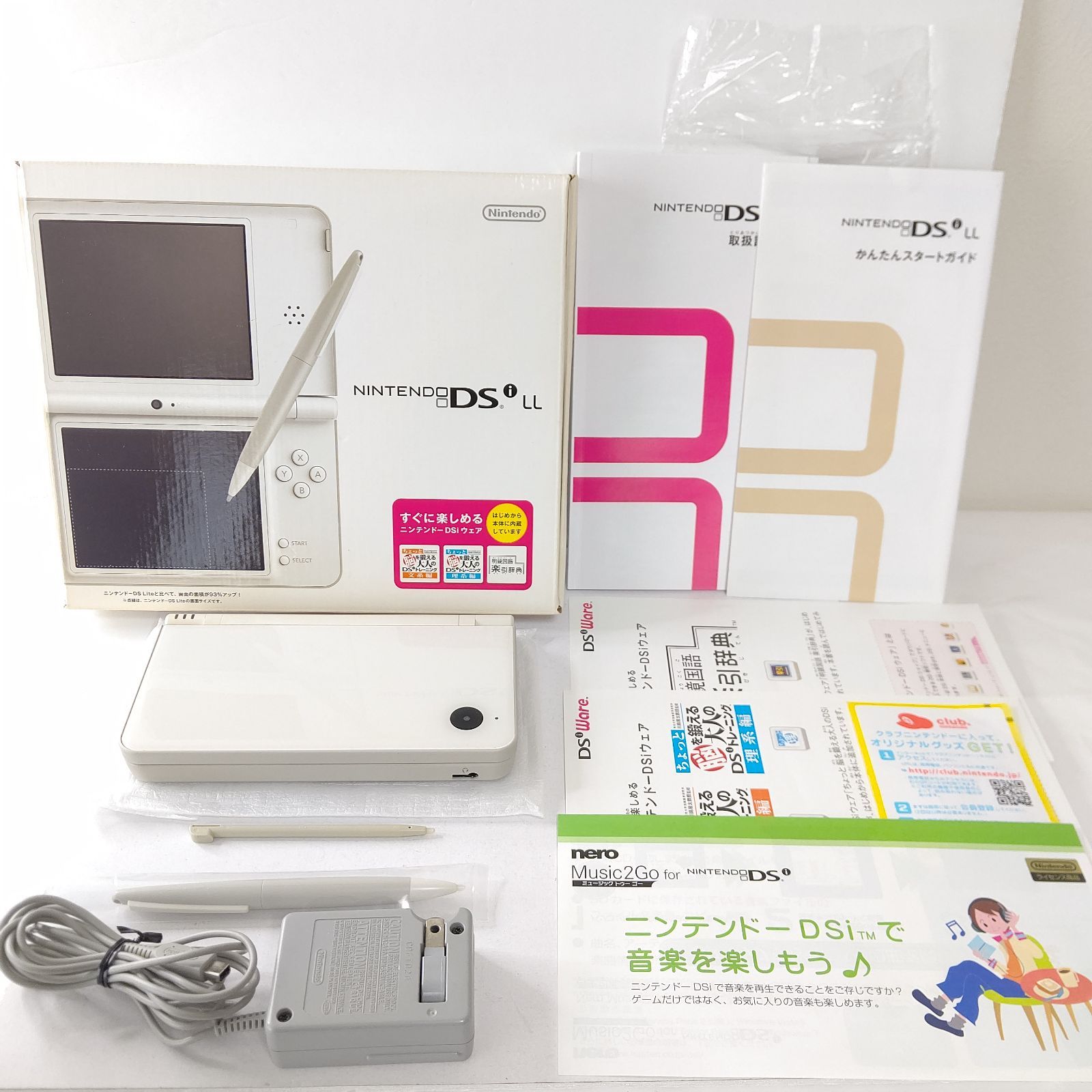美品　Nintendo　ニンテンドーDSiLL　ナチュラルホワイト　任天堂