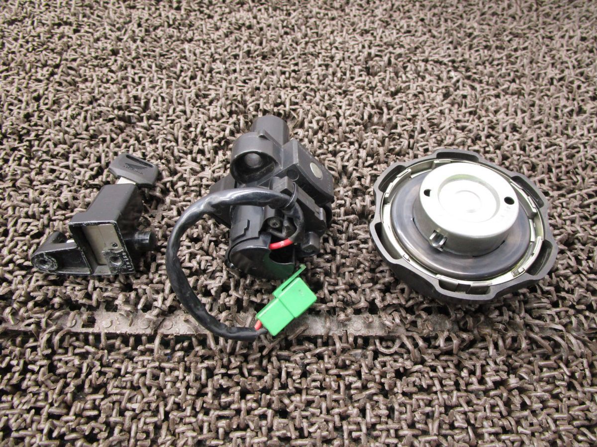 XLR200R ホンダ純正 タンク、メインキーシリンダー、タンクキャップ 中古品 当時物 HONDA XR200 XL125 XL250 XR250R XLR250R XR185 旧車 XLR200R メインキーシリンダー ホンダ純正 XR250R XR185 イグニッション純正メインキー取付ステー