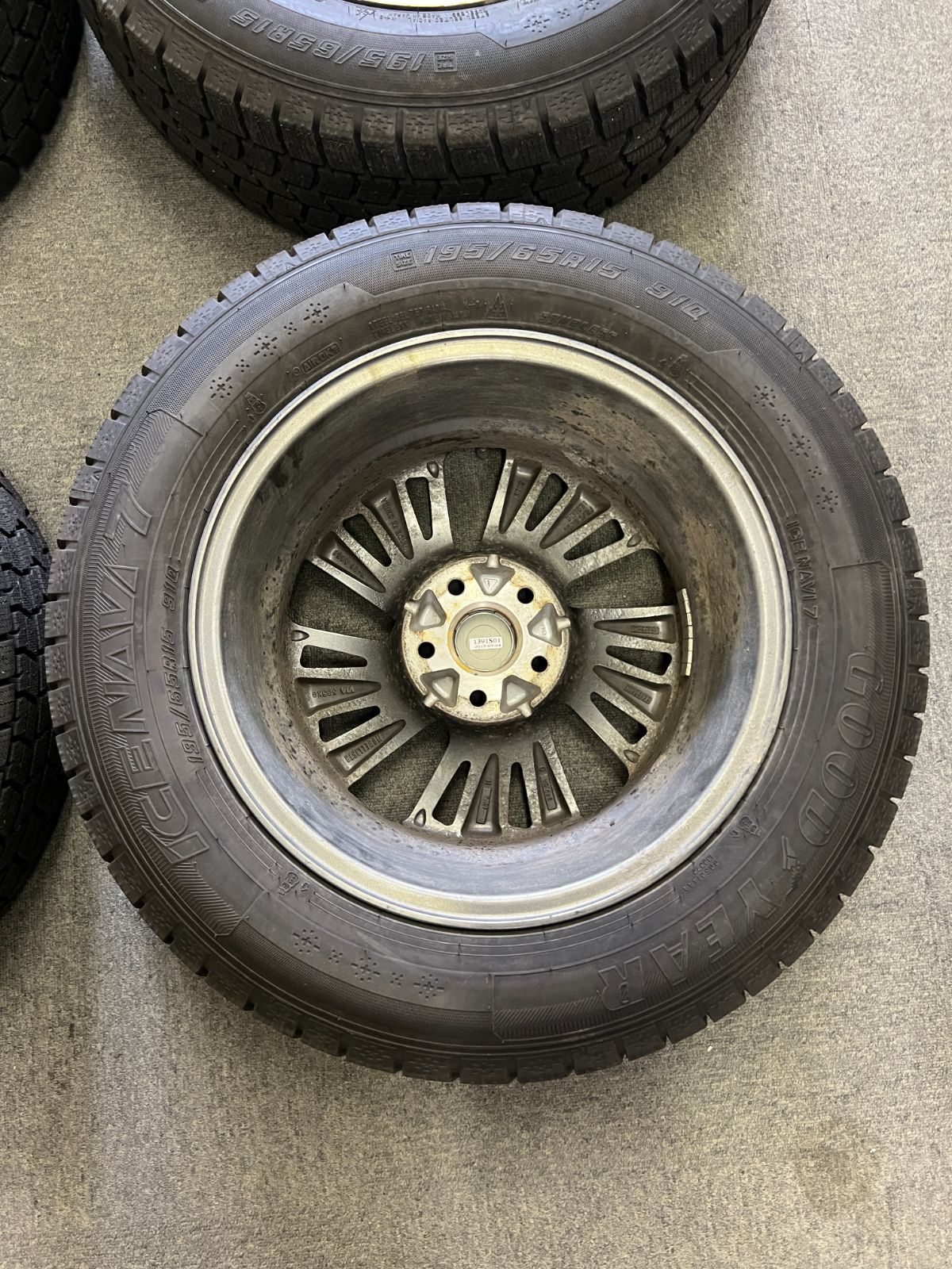 トヨタ】モデリスタ 50系プリウス 純正オプション ホイール