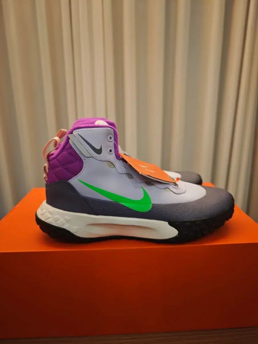 (新品) NIKE 登山靴 トレッキングシューズ 245mm
