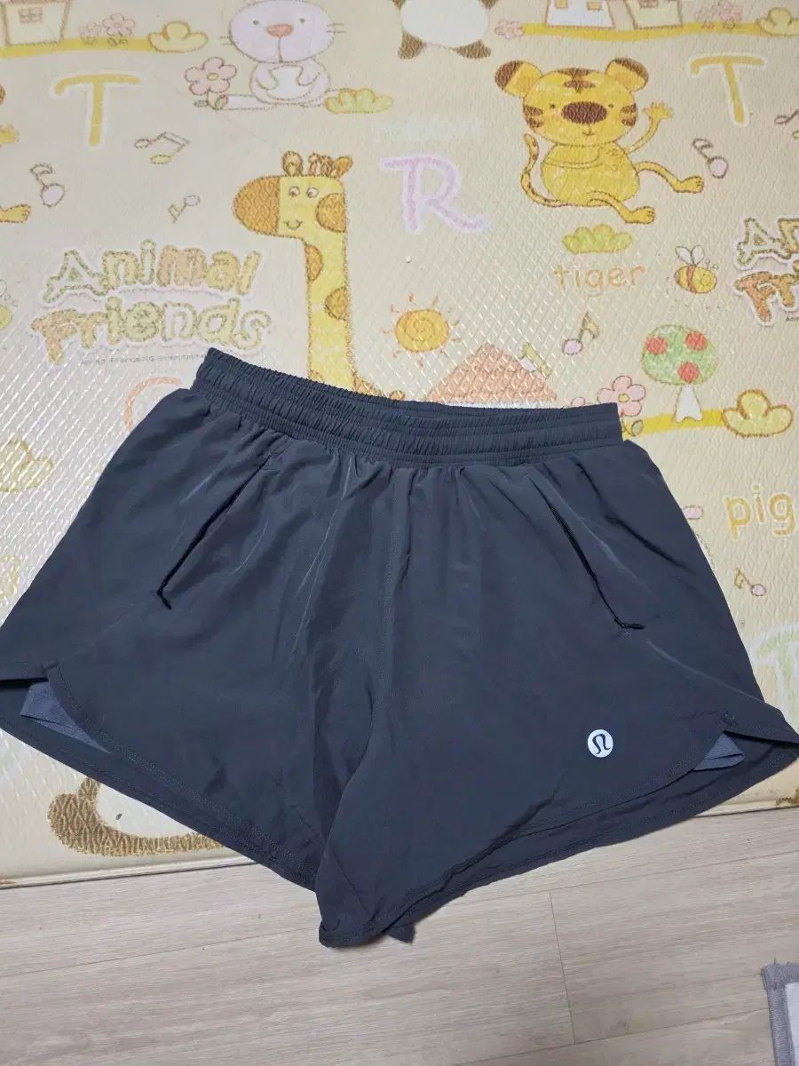 ルルレモン レディース ショートパンツ ダークグレー