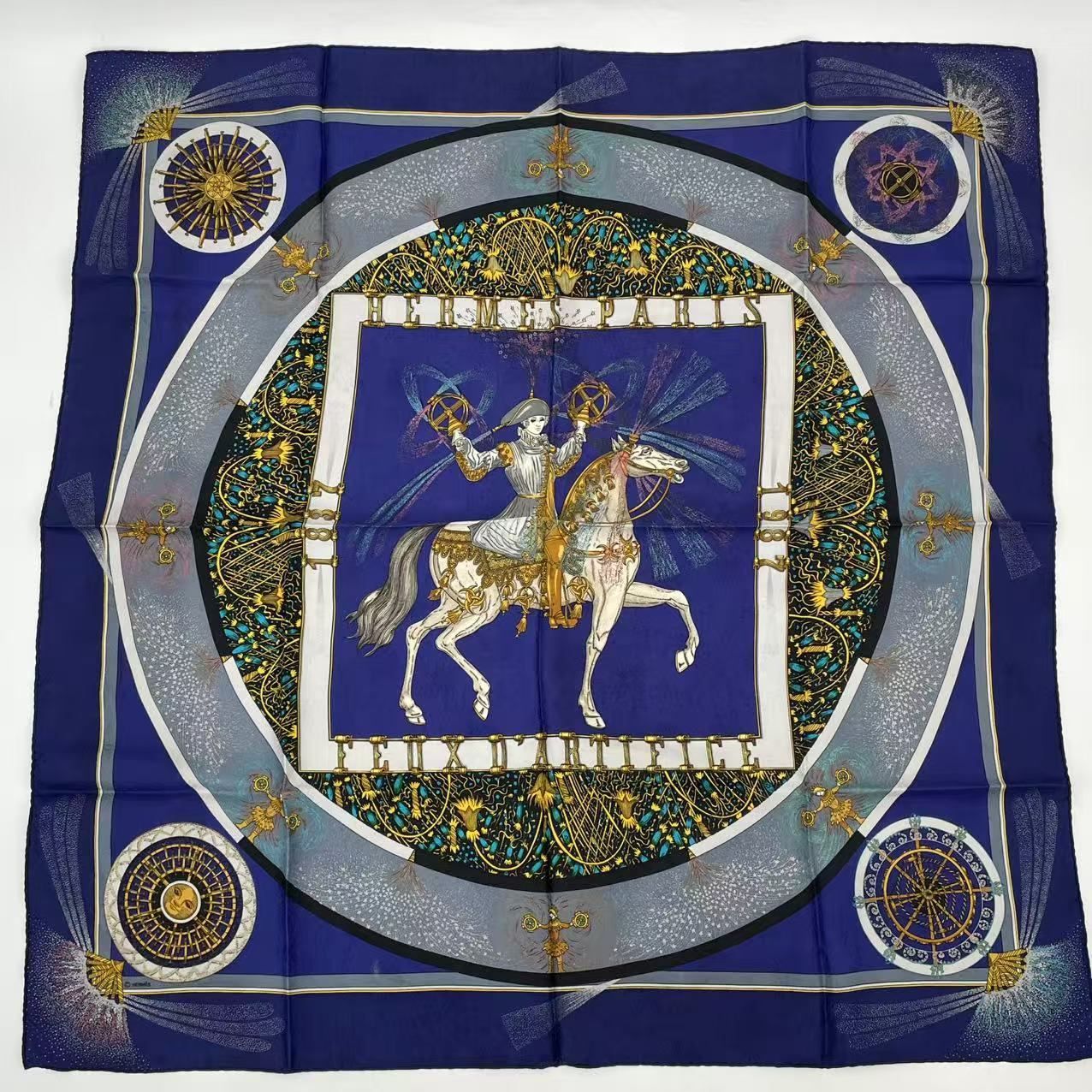 新品同様 HERMES エルメス カレ90 FEUX D'ARTIFICE 技巧の火 シルク