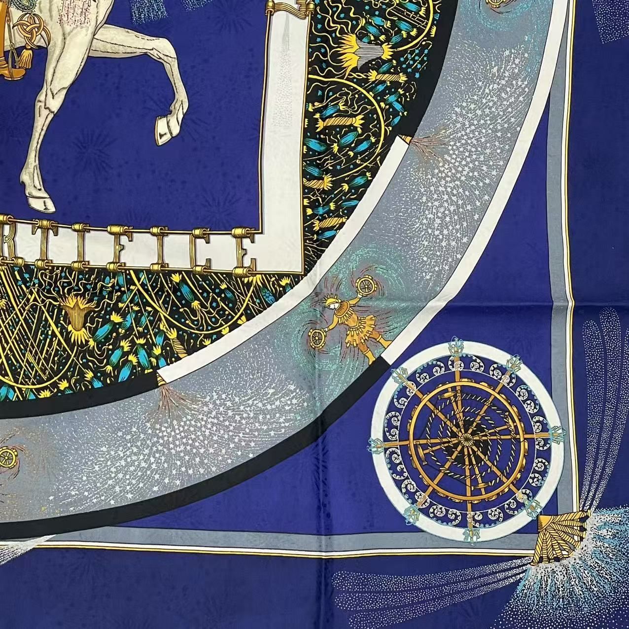 新品同様 HERMES エルメス カレ90 FEUX D'ARTIFICE 技巧の火 シルク