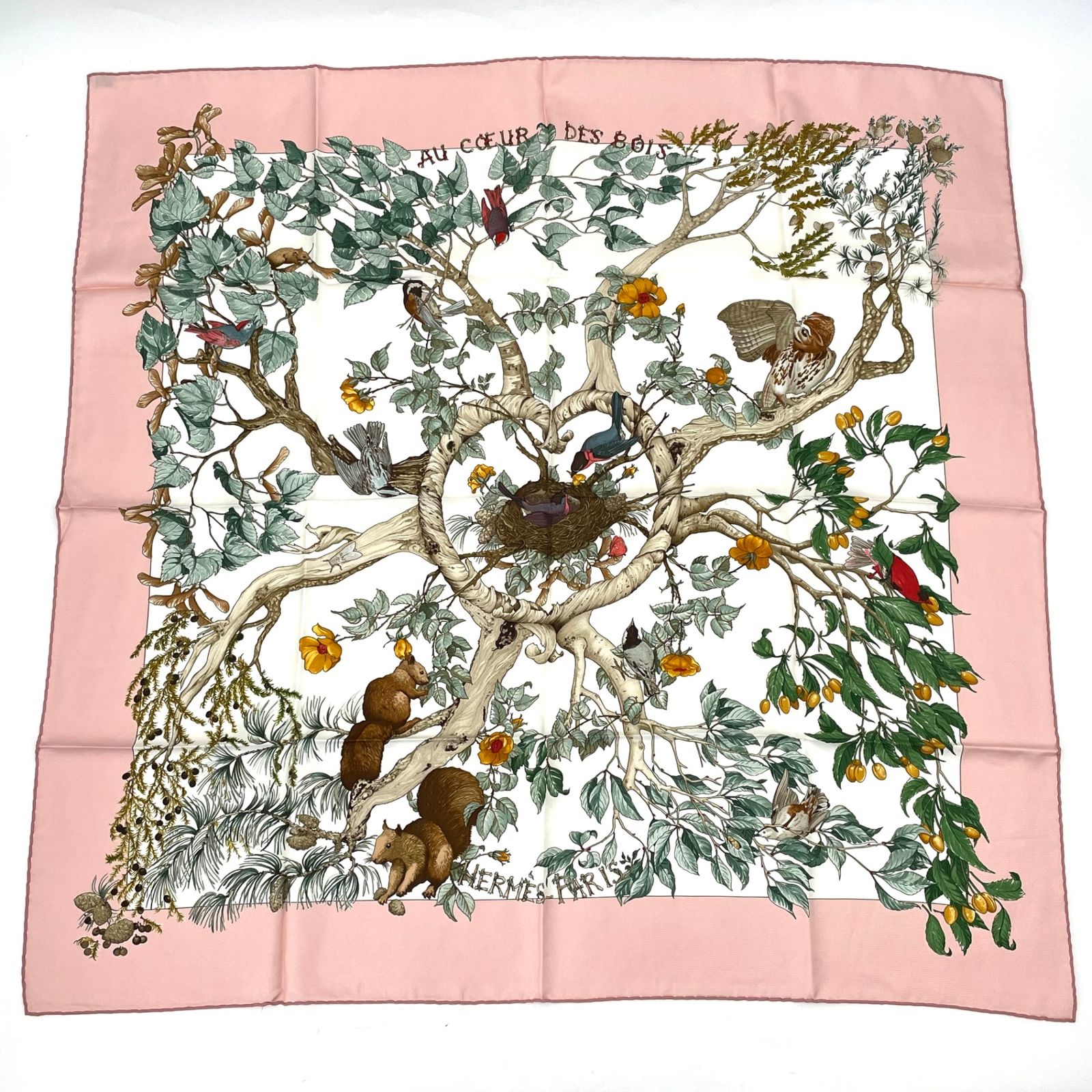 新品同様 HERMES エルメス カレ90 U COEUR DES BOIS 森の中で ネイビー シルク100％ スカーフ