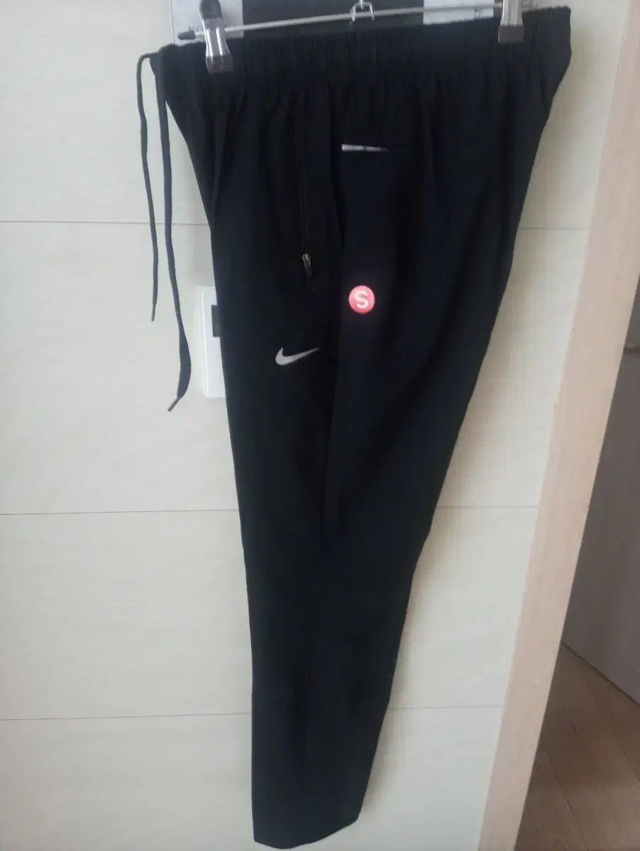 ナイキ ドライフィット 夏用 接触冷感 パンツ S 新品 6,424円