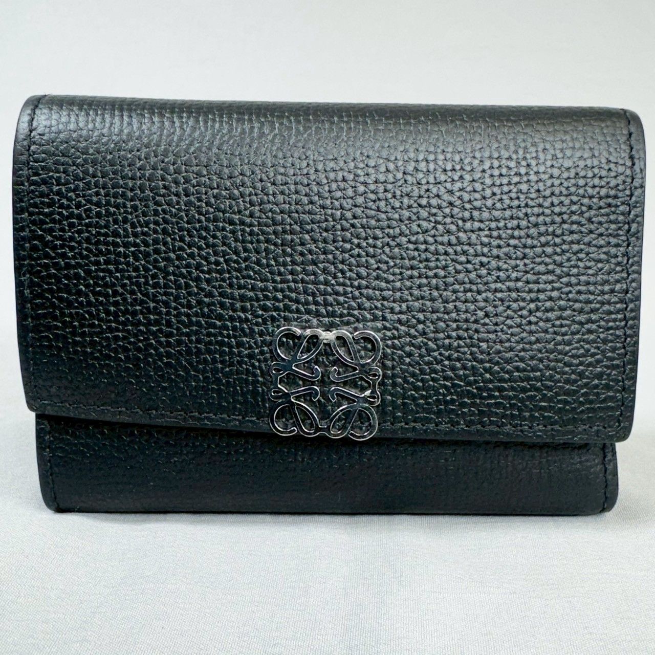 美品】LOEWE ロエベ アナグラム トライフォールド コンパクト ジップ