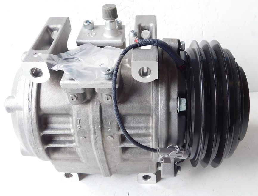 ●コンプレッサー●デンソー　トヨタ コースター　7-447200-704【リビルト品・コア返却不要】