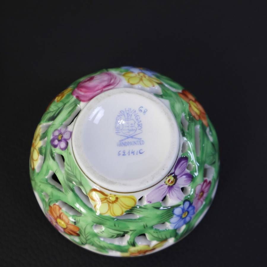 HEREND ヘレンド ファンタジー 透かしボンボン入れ 蓋物 ボンボニエール 菓子器 小物入れ 見ているだけでも楽しくなる愛らしいフィニアル（つまみ）がついた小筺のコレクション お菓子、オリーブ、ポプリ、アクセサリーなどを入れて 436v04