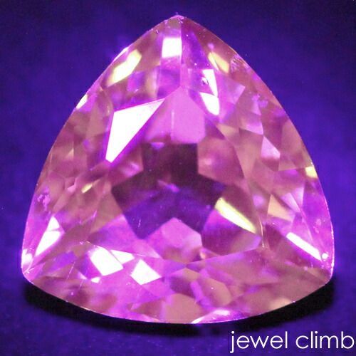 【鑑別書付】稀少な色彩とレアな発色！ＵＶタイプインペリアル ガーネット 宝石 ルース ０．９９ＣＴ