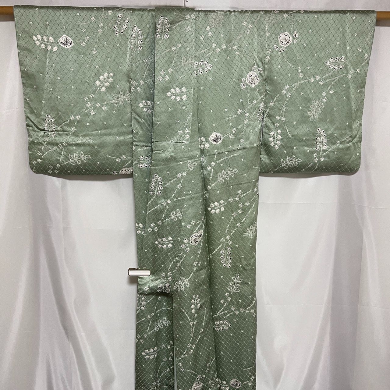 K155 美品 綸子 絞り 草花 パールトーン加工 正絹 和装 和服 着物 