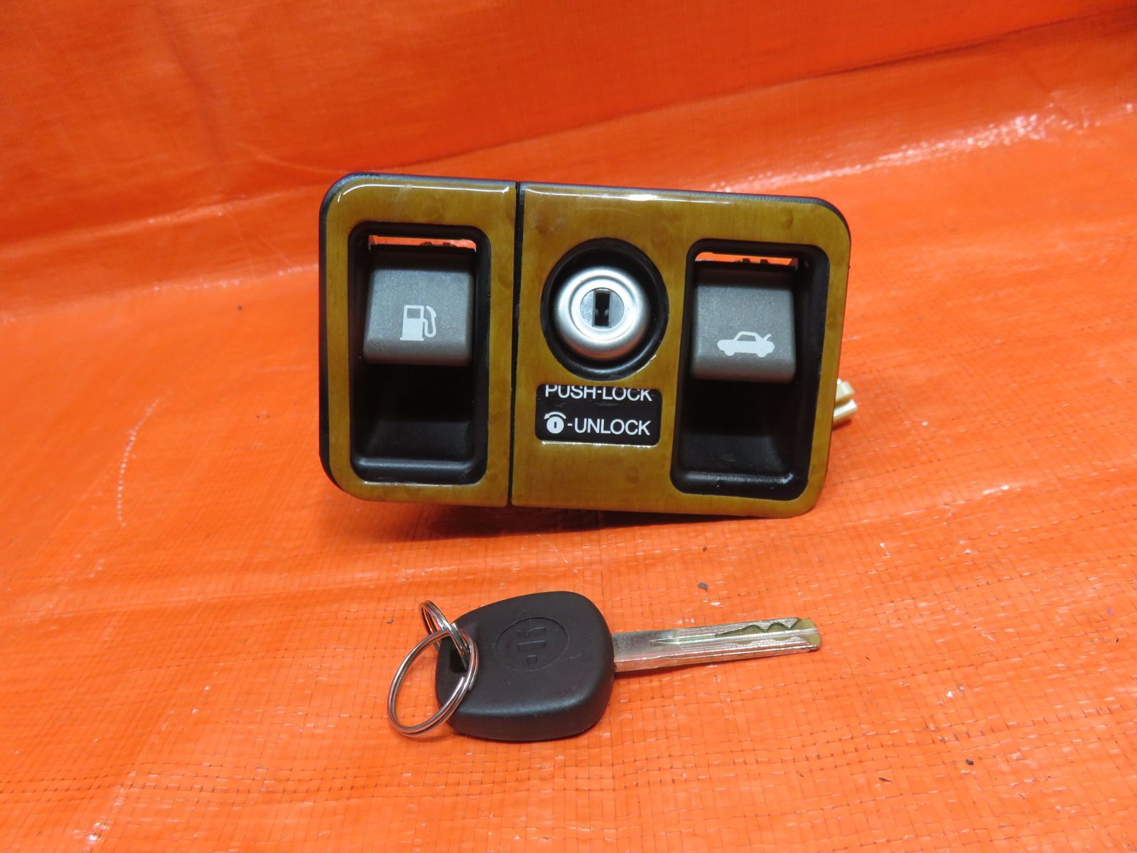 LF444* セルシオ UCF31/後期 運転席 ロア スイッチパネル 給油口 トランクオープナー 木目ベゼル 予備キー付 /純正 UCF30