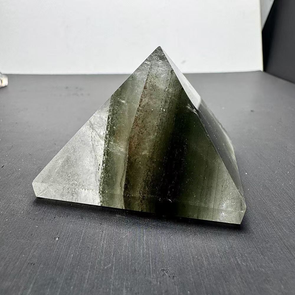 AAAAAAA級天然ガーデンクォーツ入り水晶ピラミットB0630/YS/1350/188D