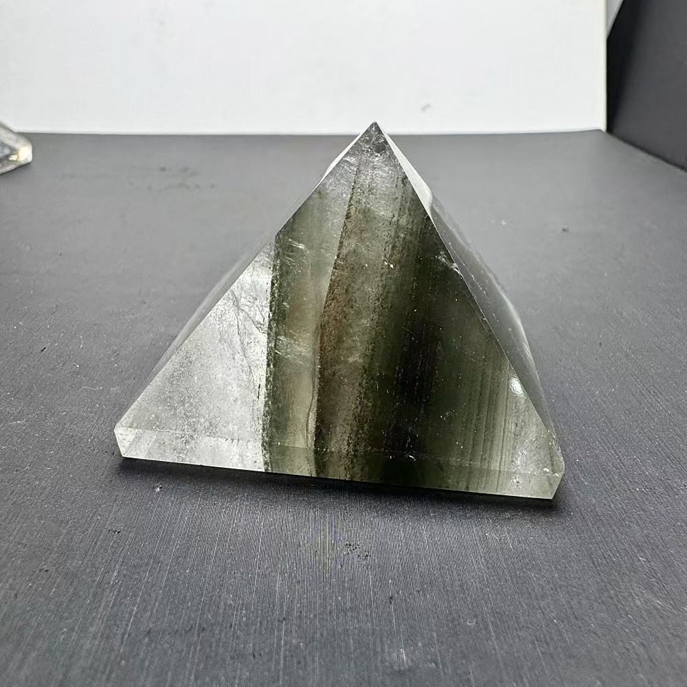 AAAAAAA級天然ガーデンクォーツ入り水晶ピラミットB0630/YS/1350/188D