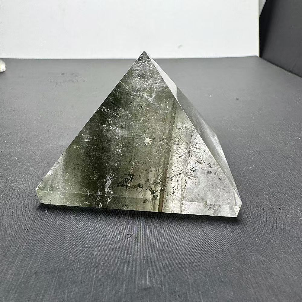 AAAAAAA級天然ガーデンクォーツ入り水晶ピラミットB0630/YS/1350/188D