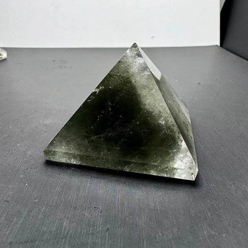 AAAAAAA級天然ガーデンクォーツ入り水晶ピラミットB0630/YS/1350/188D