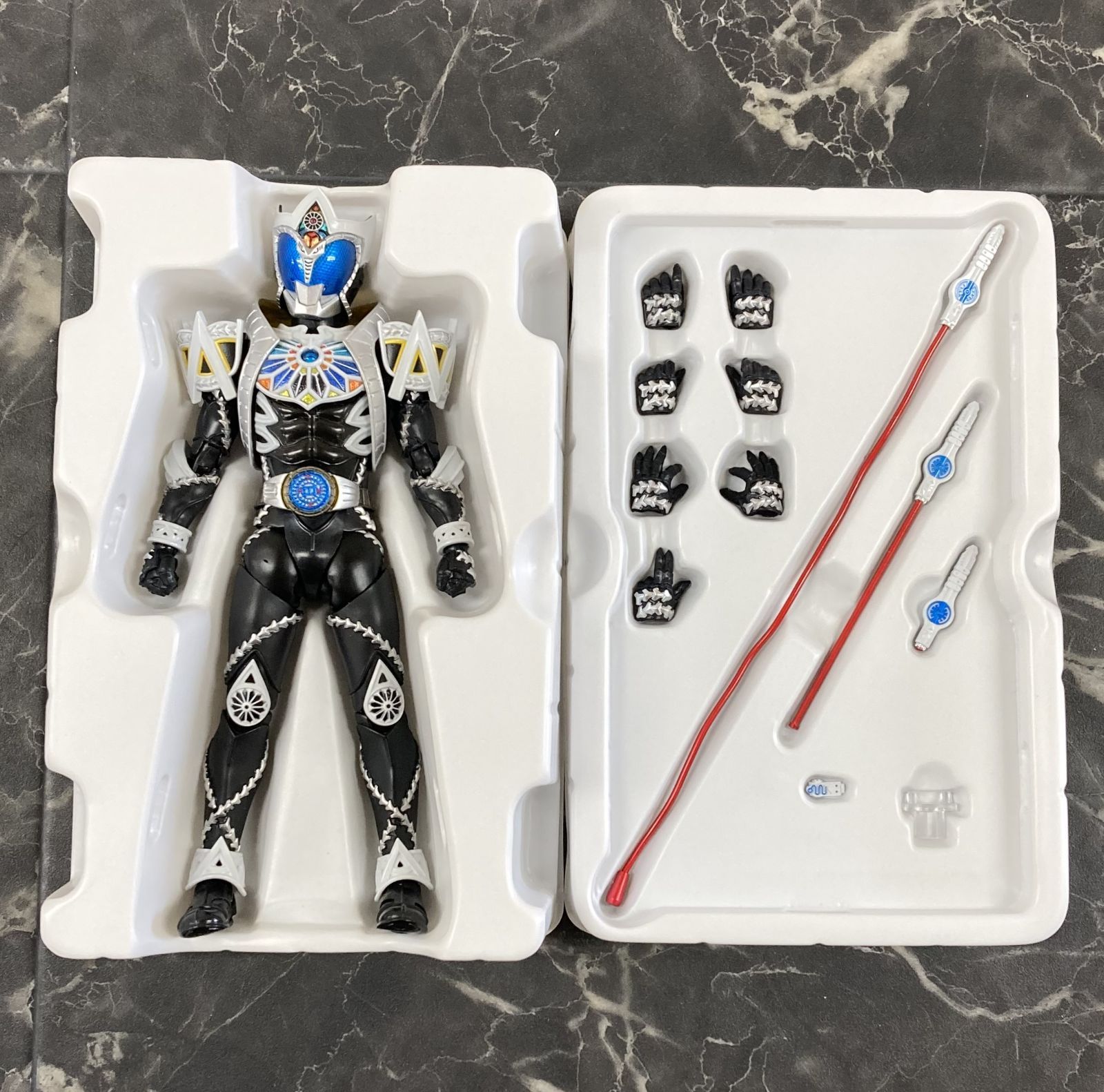 29. 【店舗併売品】 S.H.Figuarts 仮面ライダーキバ 仮面ライダーサガ 