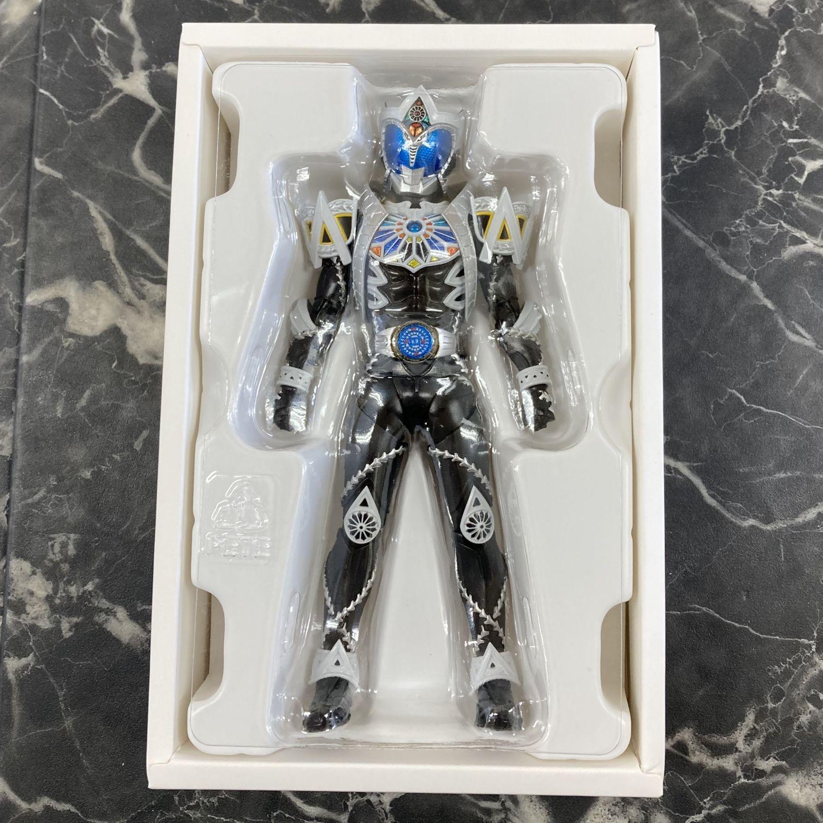 29. 【店舗併売品】 S.H.Figuarts 仮面ライダーキバ 仮面ライダーサガ 