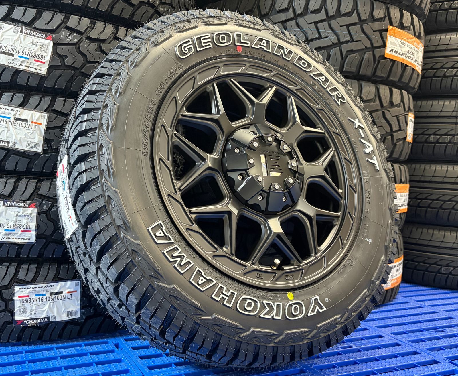 【新品 ４本】 ハイエース 200系 レジアスエース タイヤホイール 16インチ ヨコハマ ジオランダー X-AT 215/65R16 LEXXEL インフェルノ