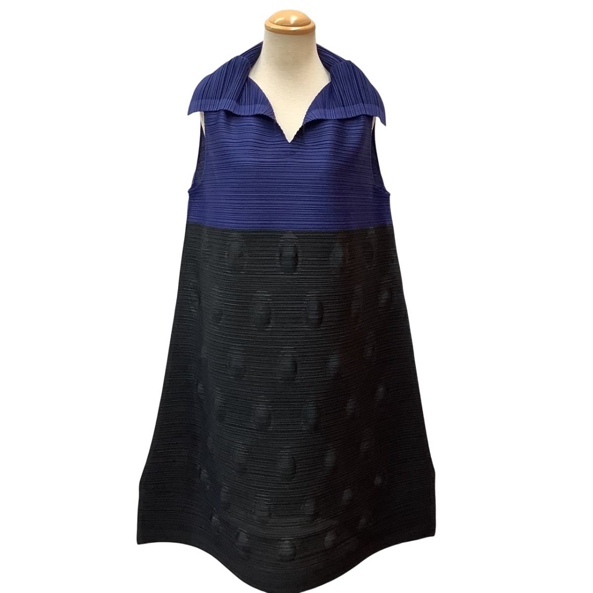 ♪♪ISSEY MIYAKE イッセイミヤケ PLEATS PLEASE 変形 サークルエンボス加工 横プリーツ ワンピース ブラック