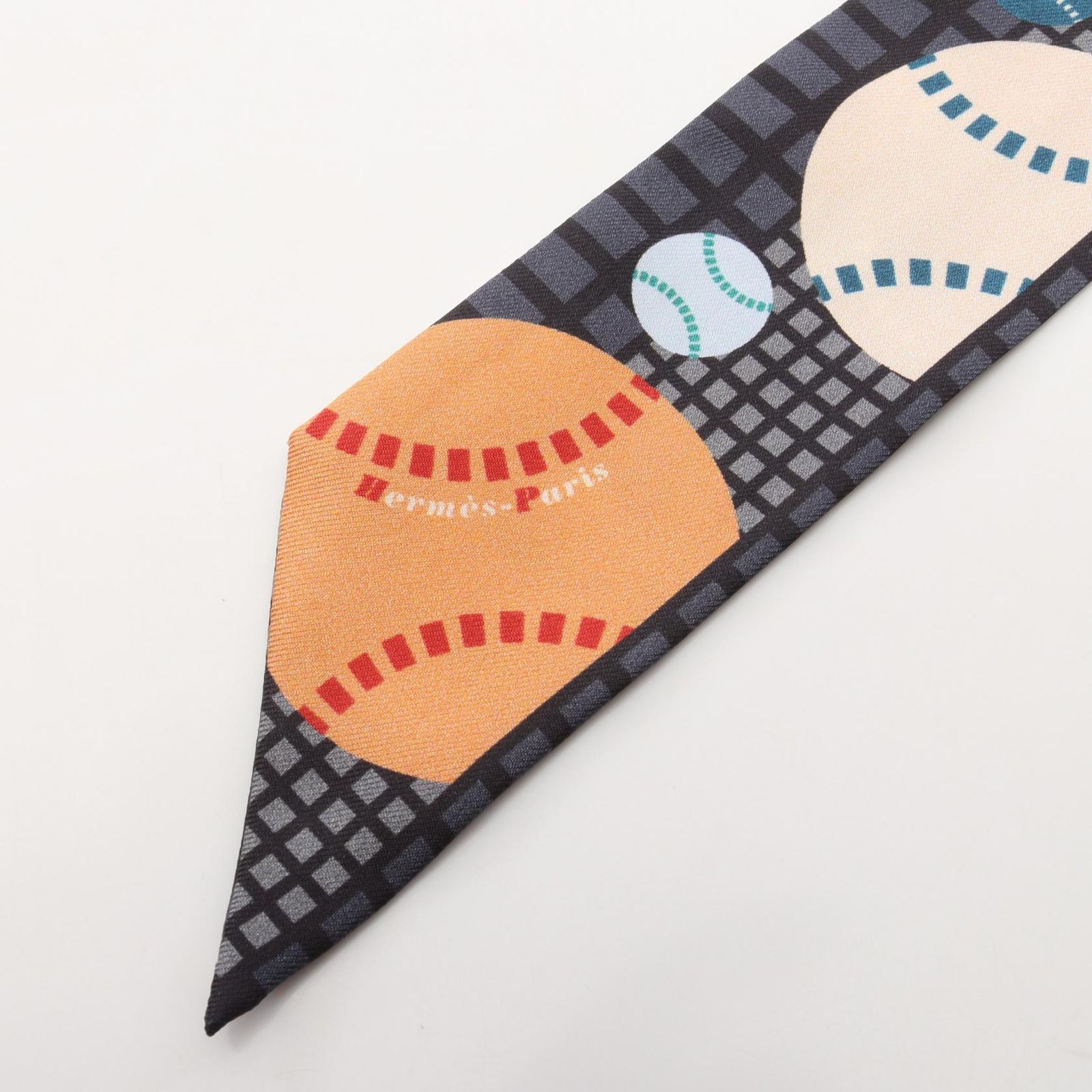 エルメス　ツイリー　BALLES DE TENNIS エルメス HERMES スカーフ ツイリー BALLES DE TENNIS リボン シルク