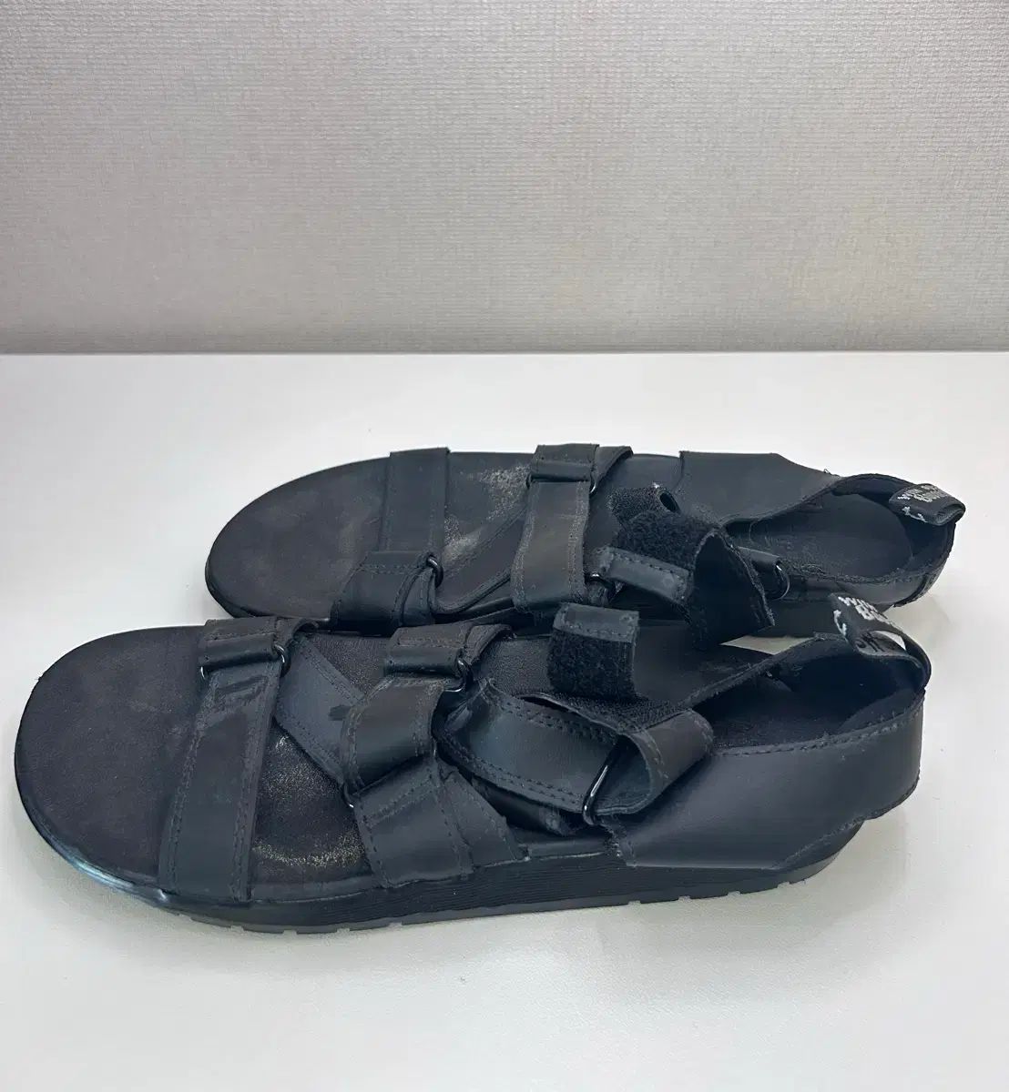 DR. MARTENS(ドクターマーチン) レッドピン ブラック ストラップ