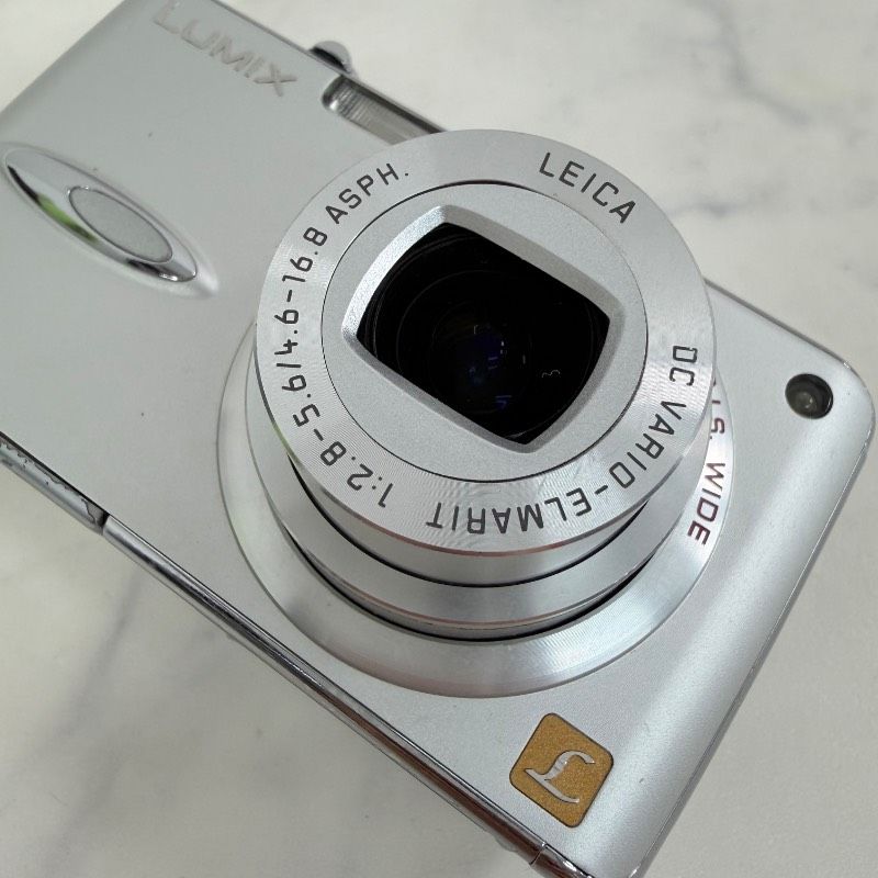 Panasonic LUMIX DMC-FX01-S シルバー コンパクトデジタルカメラ 531K