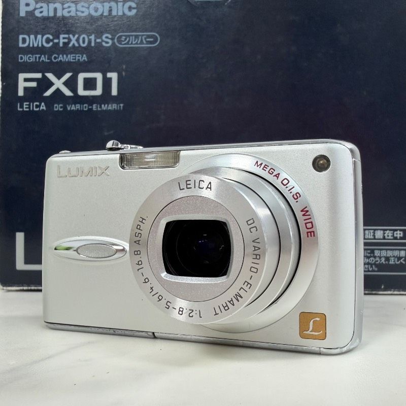 Panasonic LUMIX DMC-FX01-S シルバー コンパクトデジタルカメラ 531K