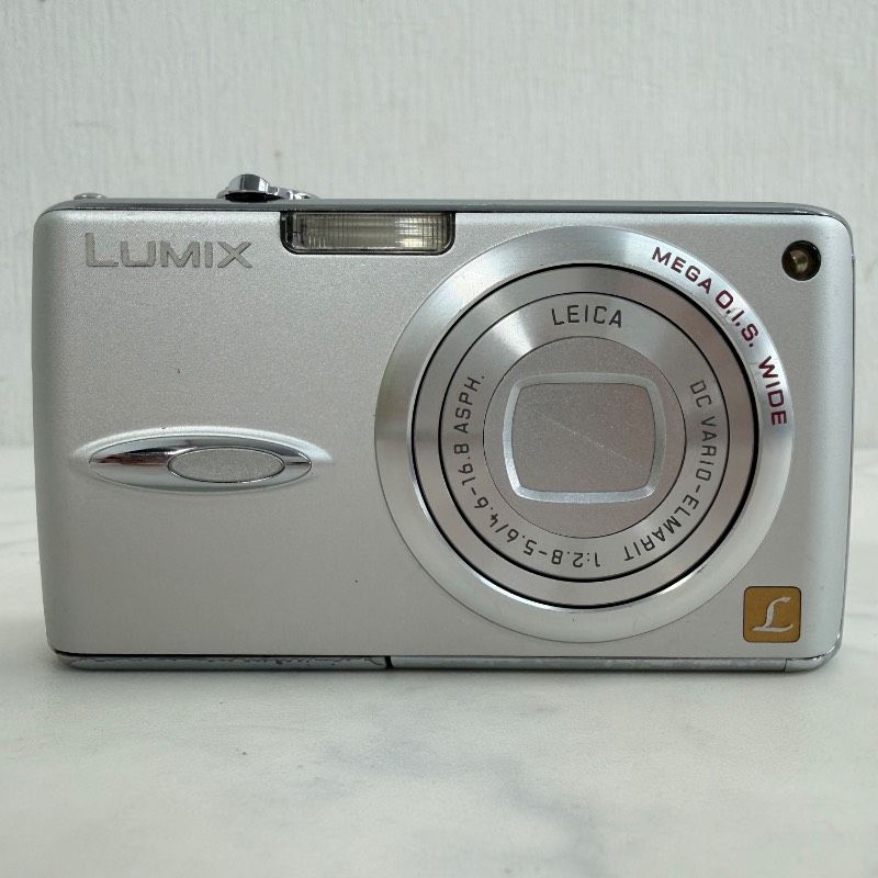 Panasonic LUMIX DMC-FX01-S シルバー コンパクトデジタルカメラ 531K