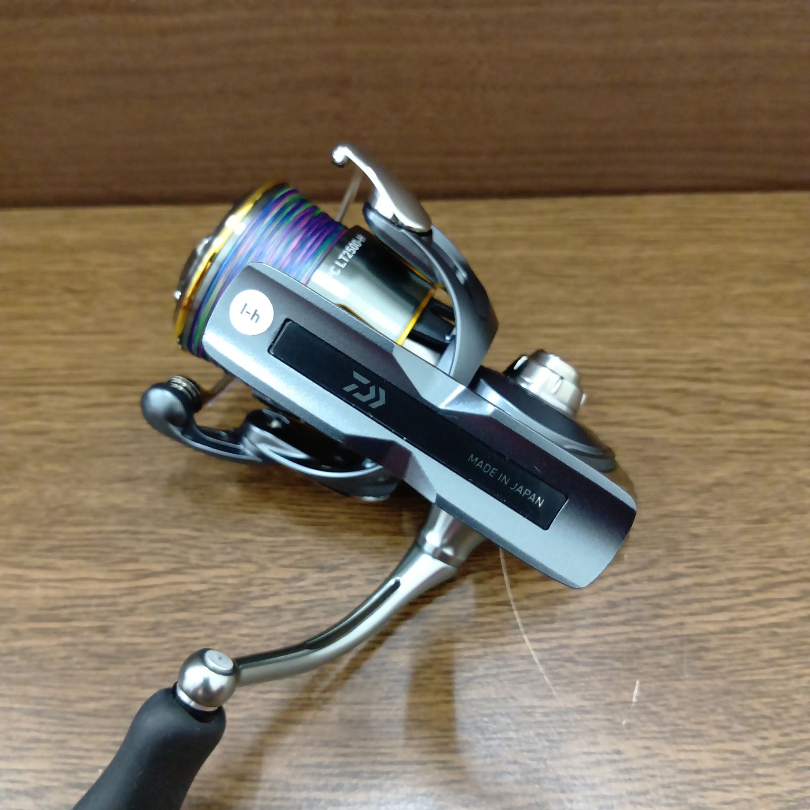 【極美品】 23 エアリティ PC LT2500 ダイワ(DAIWA) 23 エアリティ PC LT2500-H スピニングリール 【極美品
