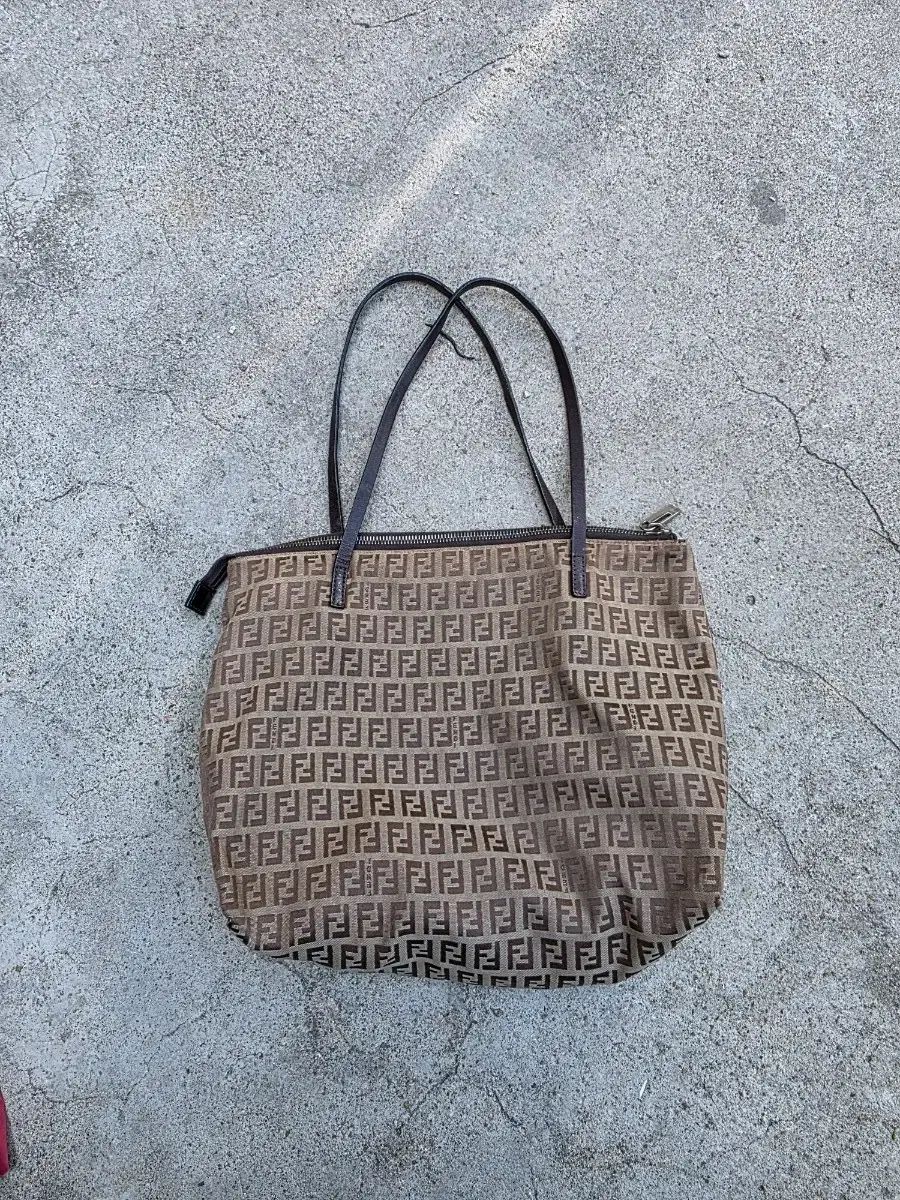 FENDI フェンディ ズッカ ノート トートバッグ ブラウン