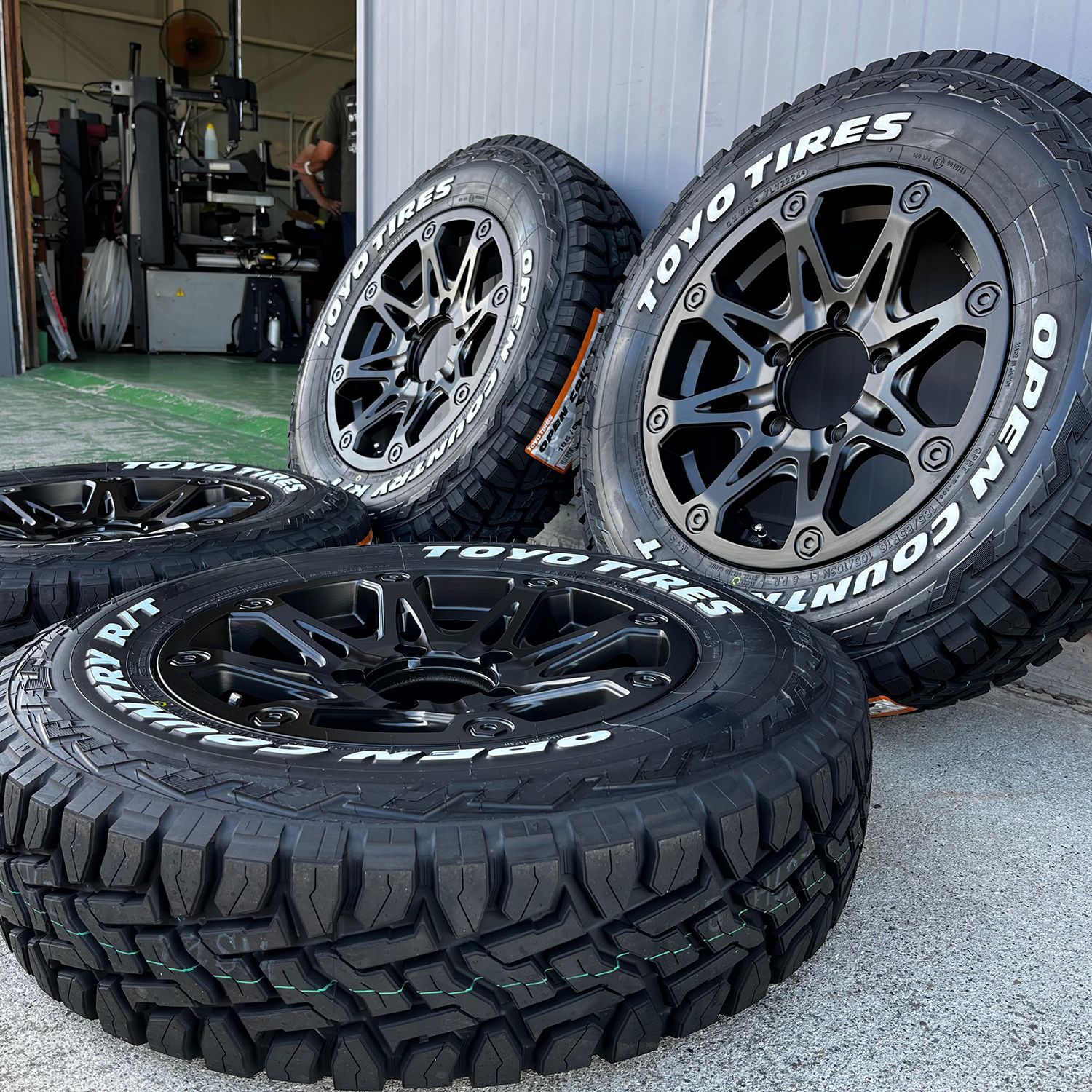 ジムニー タイヤホイール 新品 4本セット 16インチ トーヨー オープン 