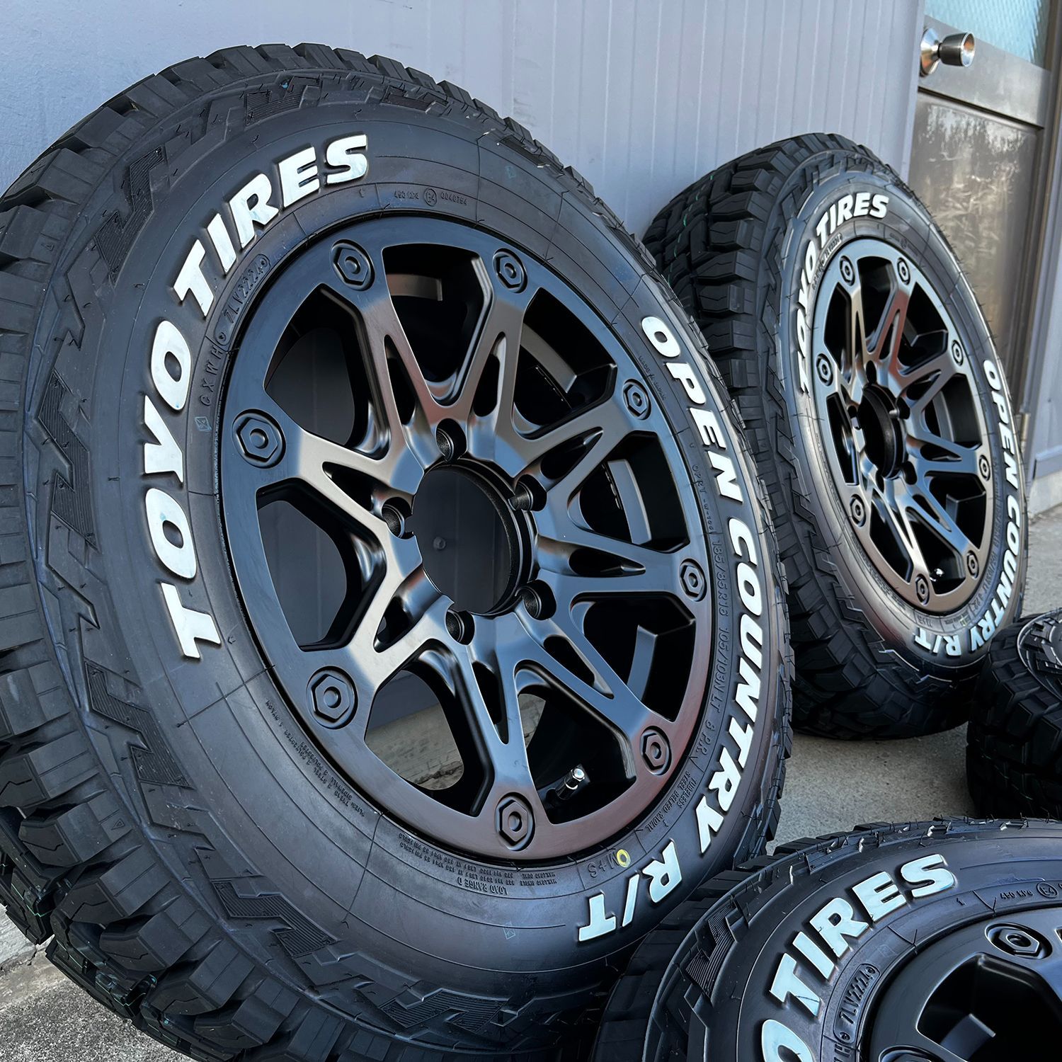 ジムニー タイヤホイール 新品 4本セット 16インチ トーヨー オープン 