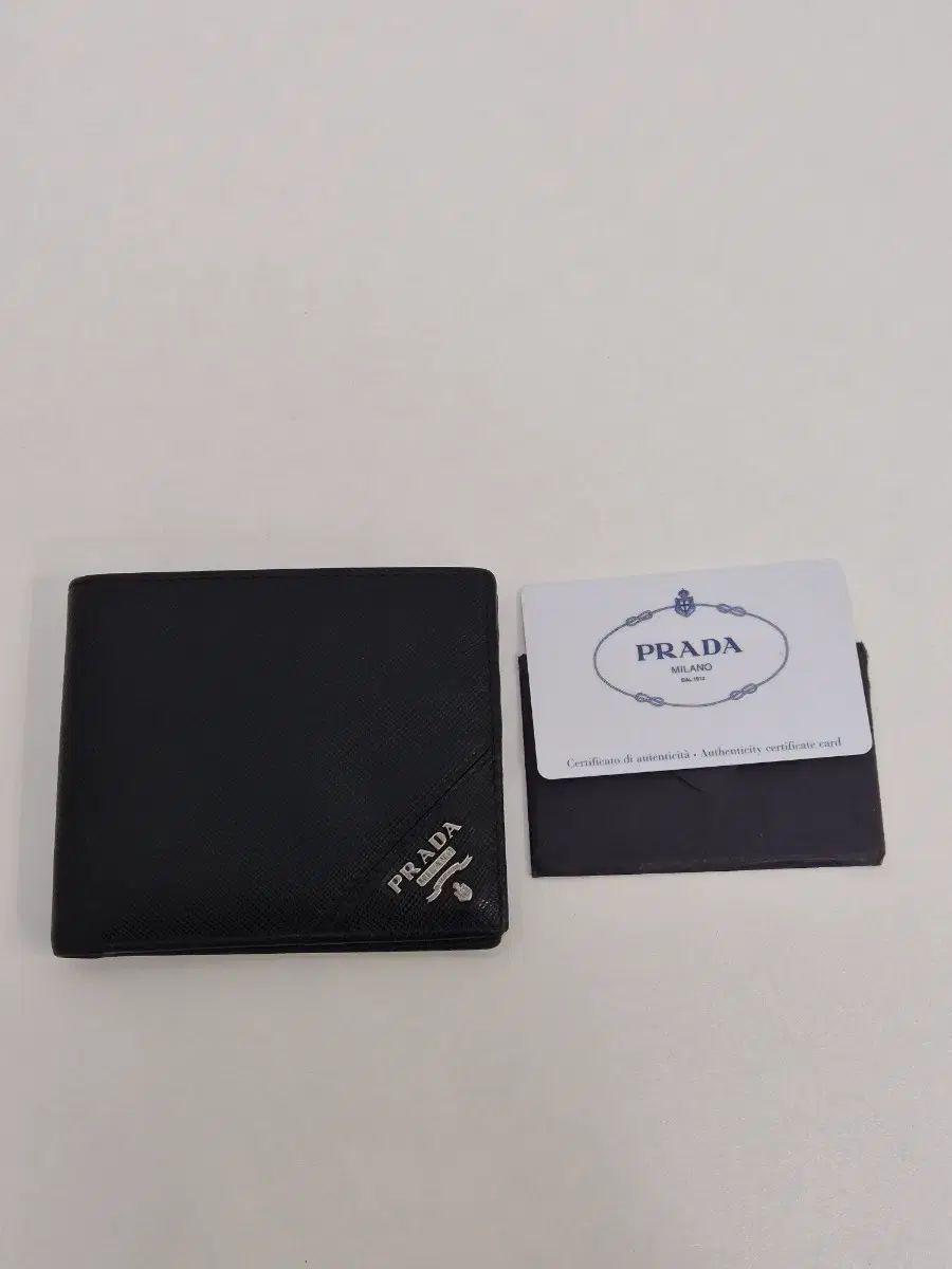 PRADA プラダ サフィアーノ 二つ折り財布 ブラック