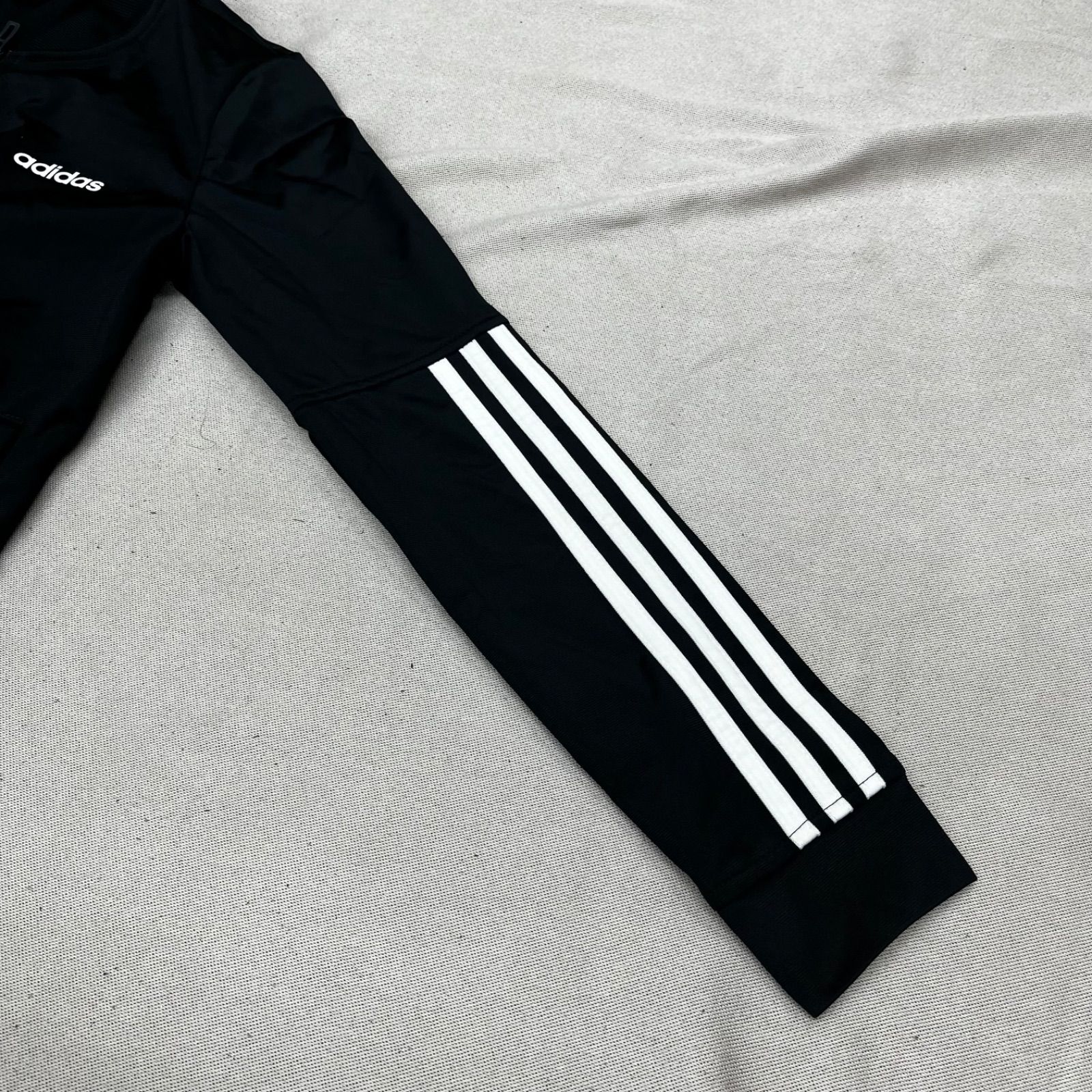 adidas アディダス トラックジャケット ジャージ 黒 ブラック 白 