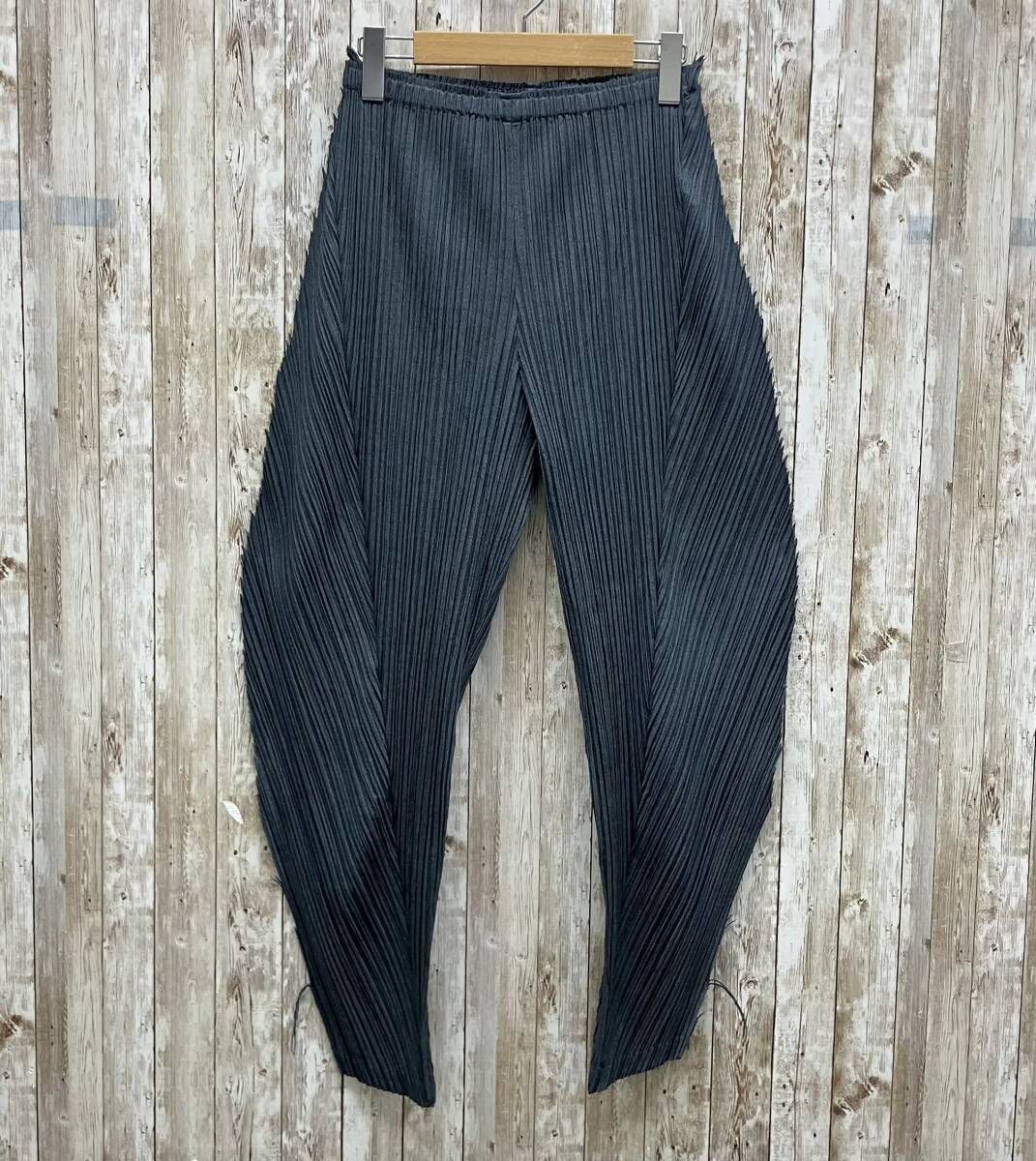 PLEATS PLEASE ISSEY MIYAKE イッセイミヤケ PP23-JF667 レディース パンツ size2 グレー