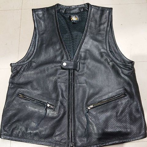 ハーレーダビットソン　牛革　パンチングレザー　ベスト　Lサイズ　ライダース　裏メッシュ