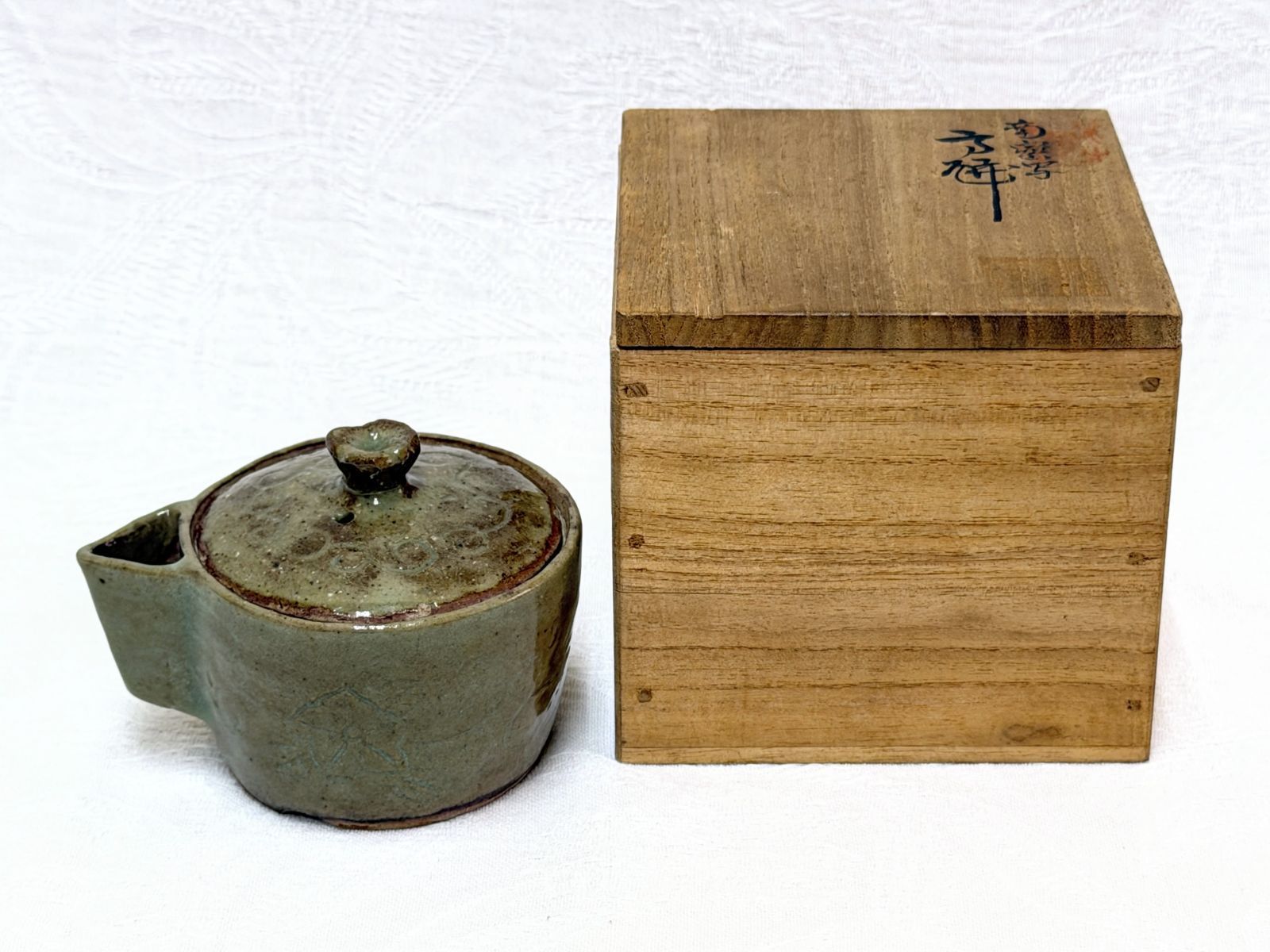 D73【煎茶道具】大古軒 滝口加全 造 南蛮写 宝瓶 共箱付き 急須 茶器 茶道具 京焼 清水焼 骨董品 古美術品 胴幅6.6cm 高さ5.5cm
