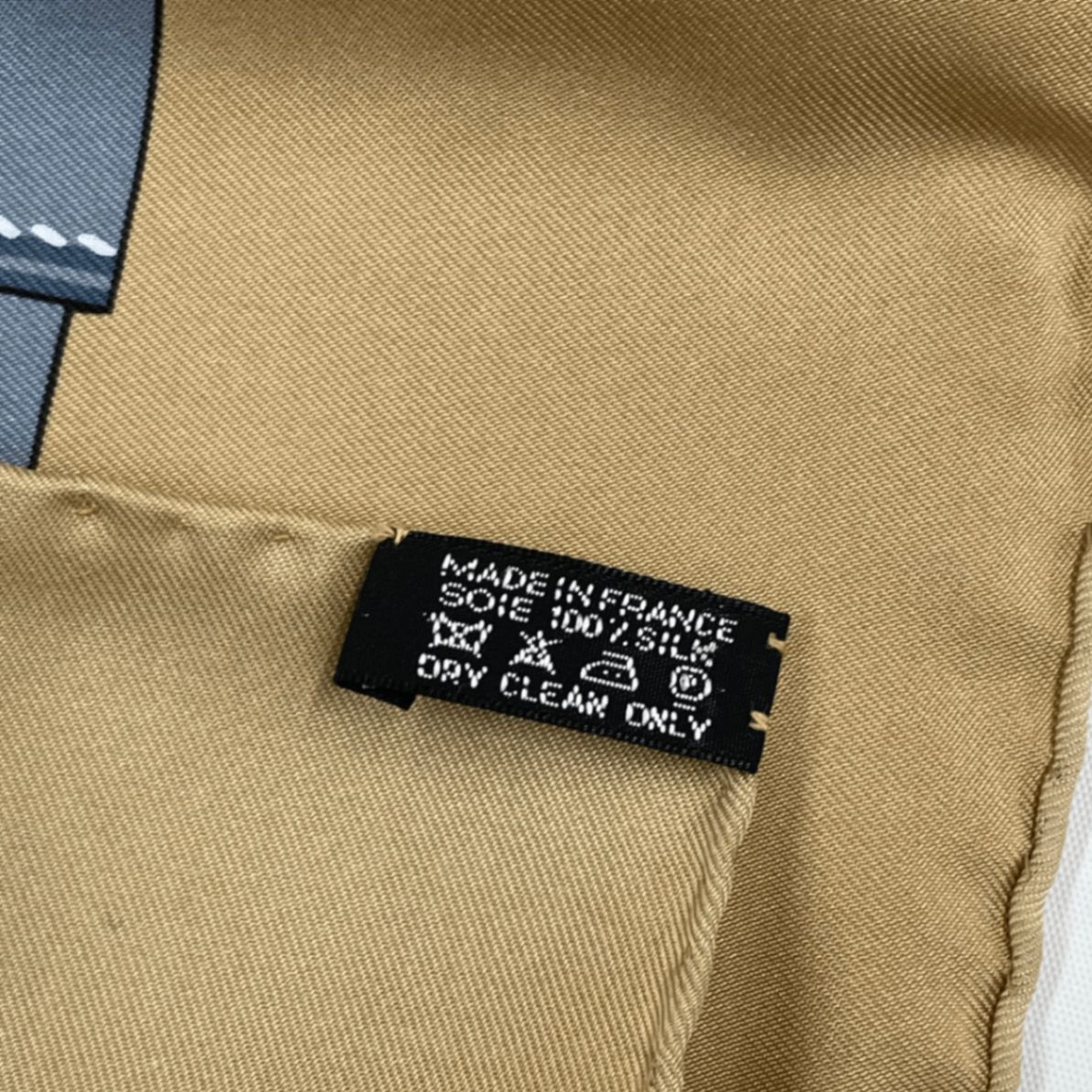 極美品 HERMES エルメス スカーフ カレ90 TOUT CUIR すべて皮 シルク