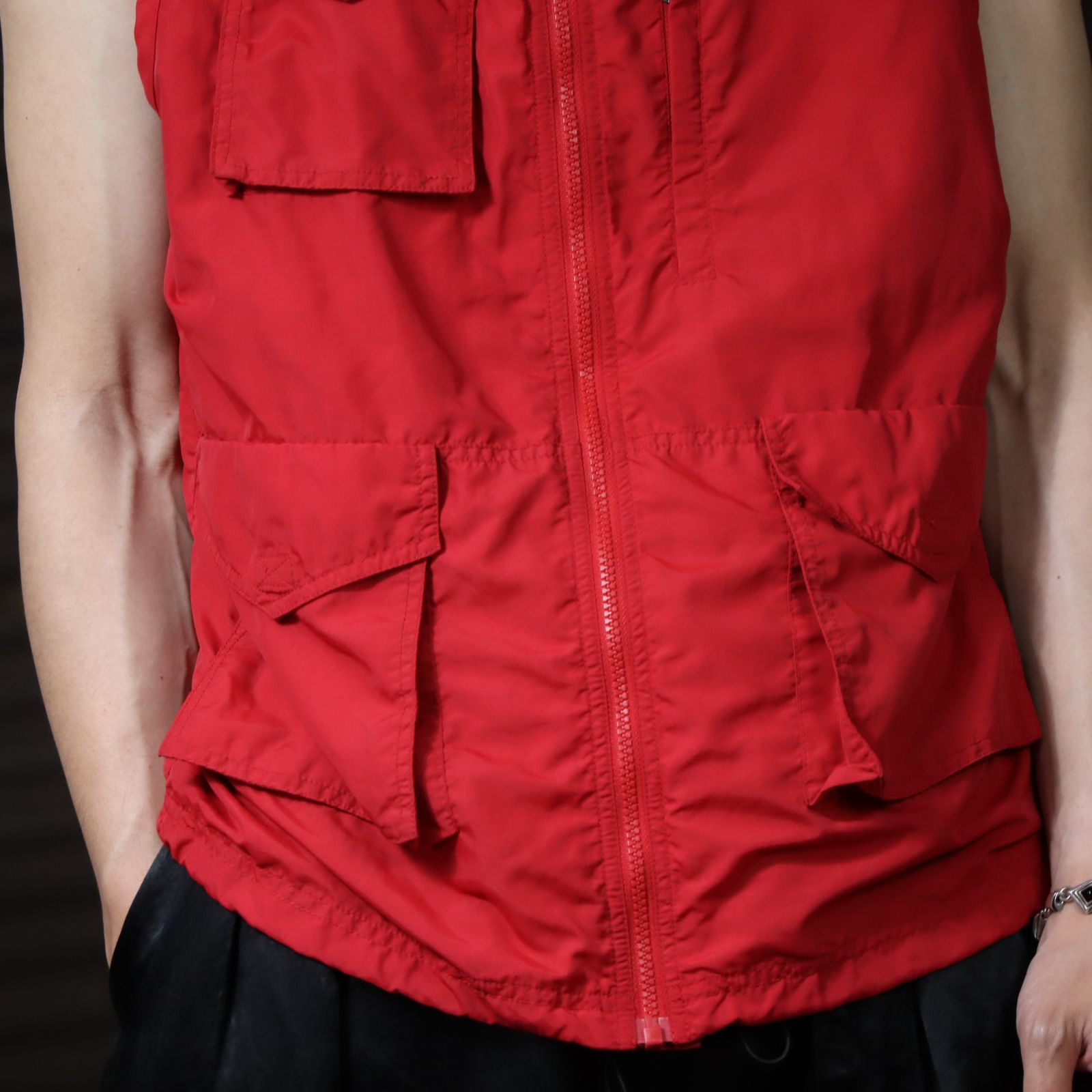 gorpcore sleeveless mountain jacket with multi-pockets テック デザイン ノースリーブ ジップアップ マウンテン ジャケット マルチポケット レッド 赤 gorpcore sleeveless mountain jacket with multi-pockets テック デザイン ノースリーブ ジップアップ マウンテン ジャケット マルチポケット レッド 赤