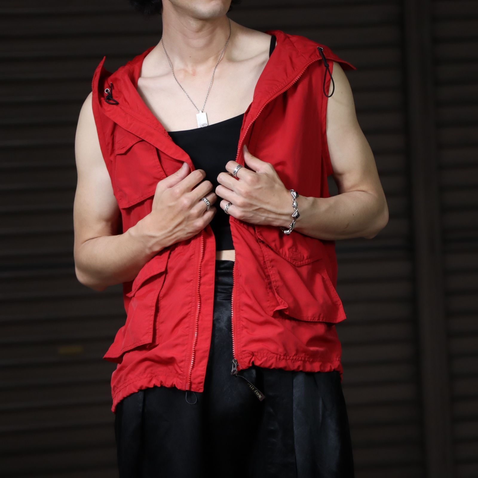 gorpcore sleeveless mountain jacket with multi-pockets テック デザイン ノースリーブ ジップアップ マウンテン ジャケット マルチポケット レッド 赤 gorpcore sleeveless mountain jacket with multi-pockets テック デザイン ノースリーブ ジップアップ マウンテン ジャケット マルチポケット レッド 赤