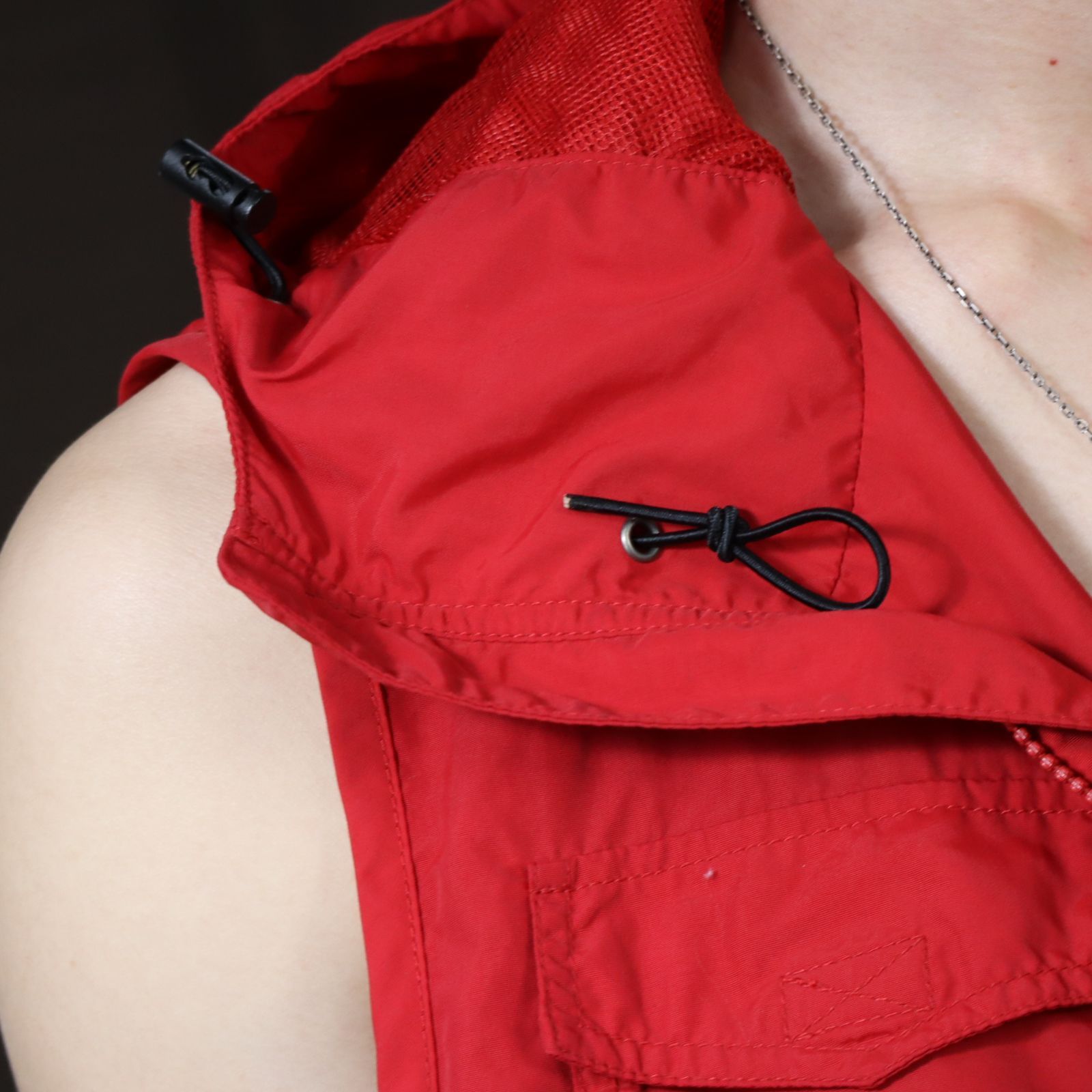 gorpcore sleeveless mountain jacket with multi-pockets テック デザイン ノースリーブ ジップアップ マウンテン ジャケット マルチポケット レッド 赤 gorpcore sleeveless mountain jacket with multi-pockets テック デザイン ノースリーブ ジップアップ マウンテン ジャケット マルチポケット レッド 赤