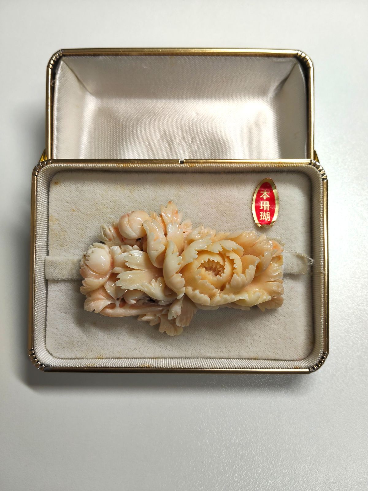 【極希少/大ぶり43.6g】帯留め　桃色サンゴ　牡丹彫刻 バラ透かし彫り金具　 　6.5 × 4.5cm　43.6g
