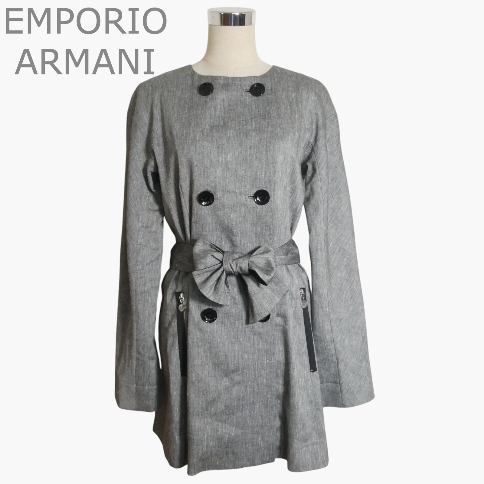 美品 EMPORIO ARMANI エンポリオアルマーニ ダブルブレスト スプリングコート ノーカラーコート ウエストベルト ロゴチャーム ヘリンボーン柄 麻 リネンミックス グレー サイズI42 レディース
