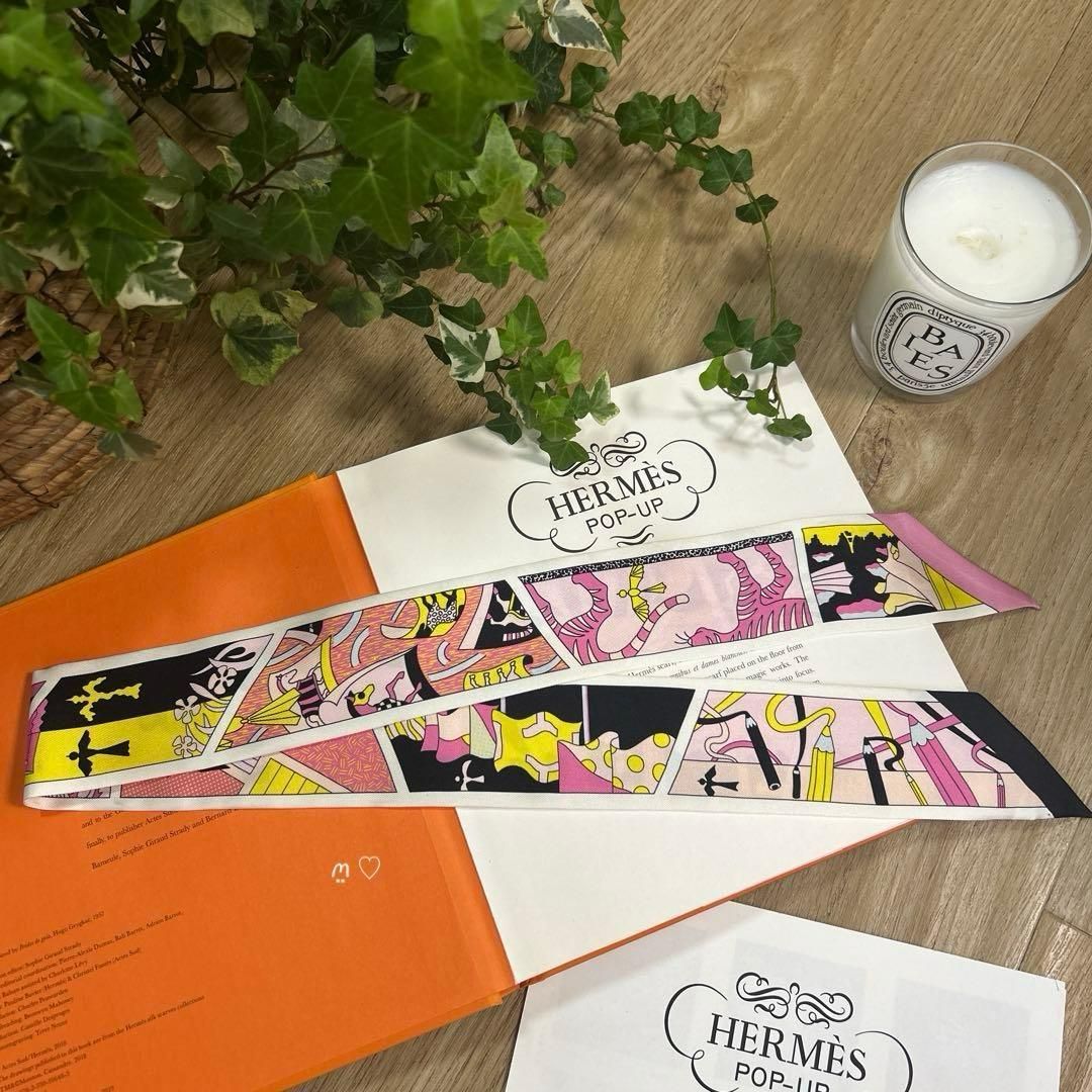 HERMESエルメス　ツイリー　エルメスファクトリースーツ　シルクスカーフ HERMESエルメス ツイリー エルメスファクトリースーツ シルクスカーフ