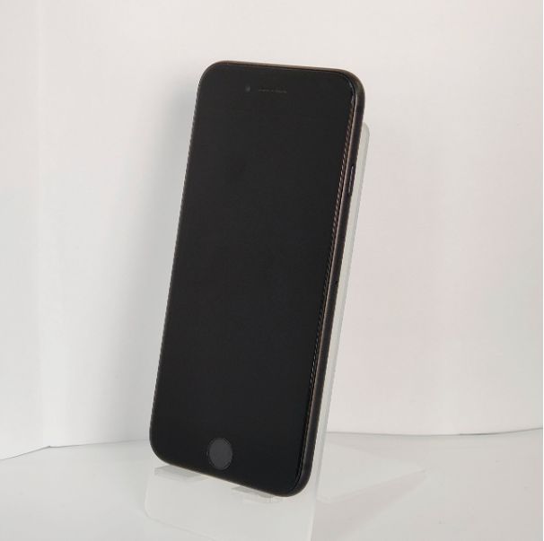 iPhone SE2 64GB SIMフリー 中古 ホワイト/ブラック - メルカリ