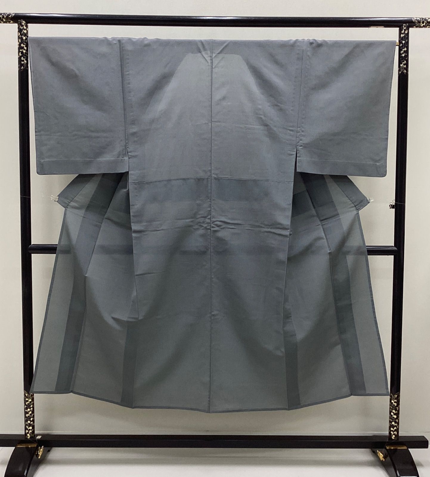 中古品　メンズ夏着物　盛夏　明石縮　鼠色　縞　正絹　証紙つき　裄66.5　R905
