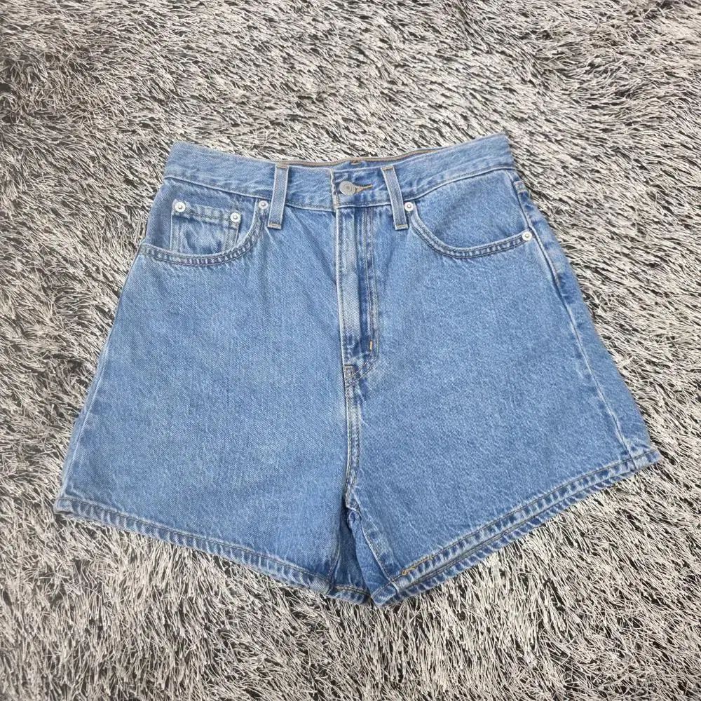 リーバイス プレミアム ハイウエスト デニムショートパンツ / レディース (26インチ) / B1104 6,216円